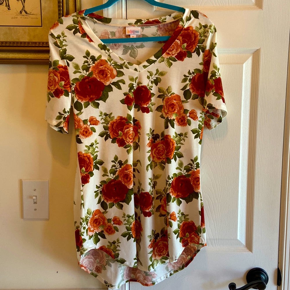 FINAL PRICE- NWOT LuLaRoe XS Tunic w/ Rose Pattern. Will fit regular size Small